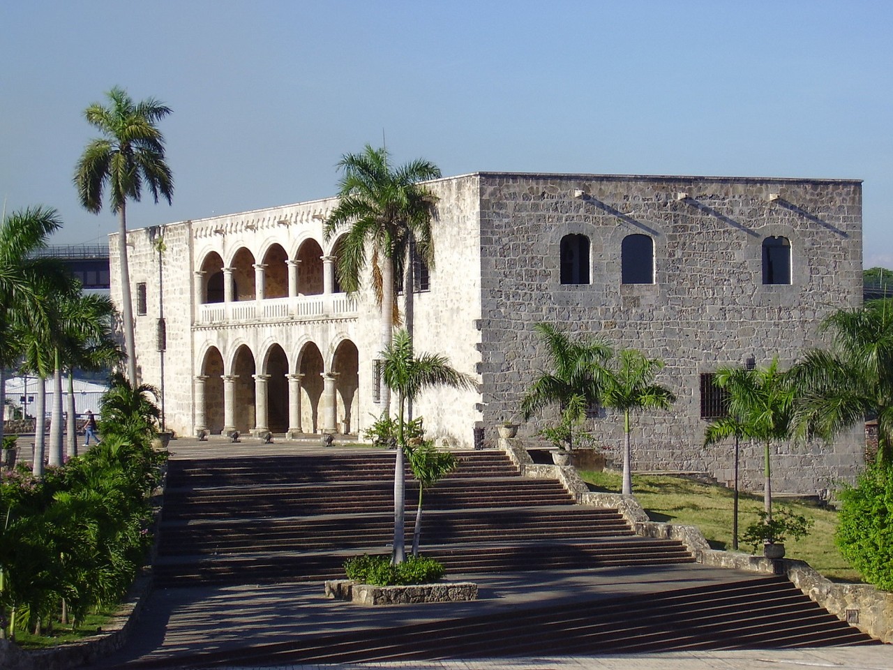 Alcazar De Colon